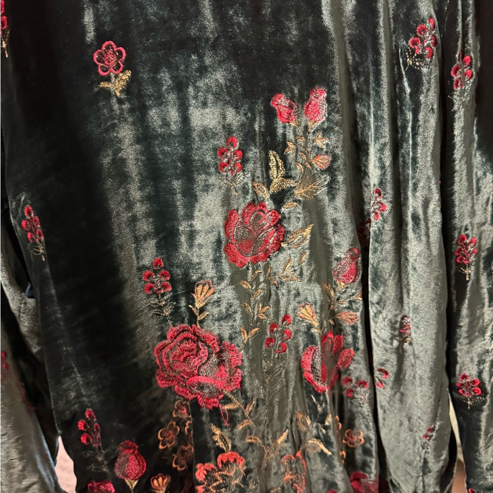 Bareeze Floral Embroidered Velvet shslwar kameez